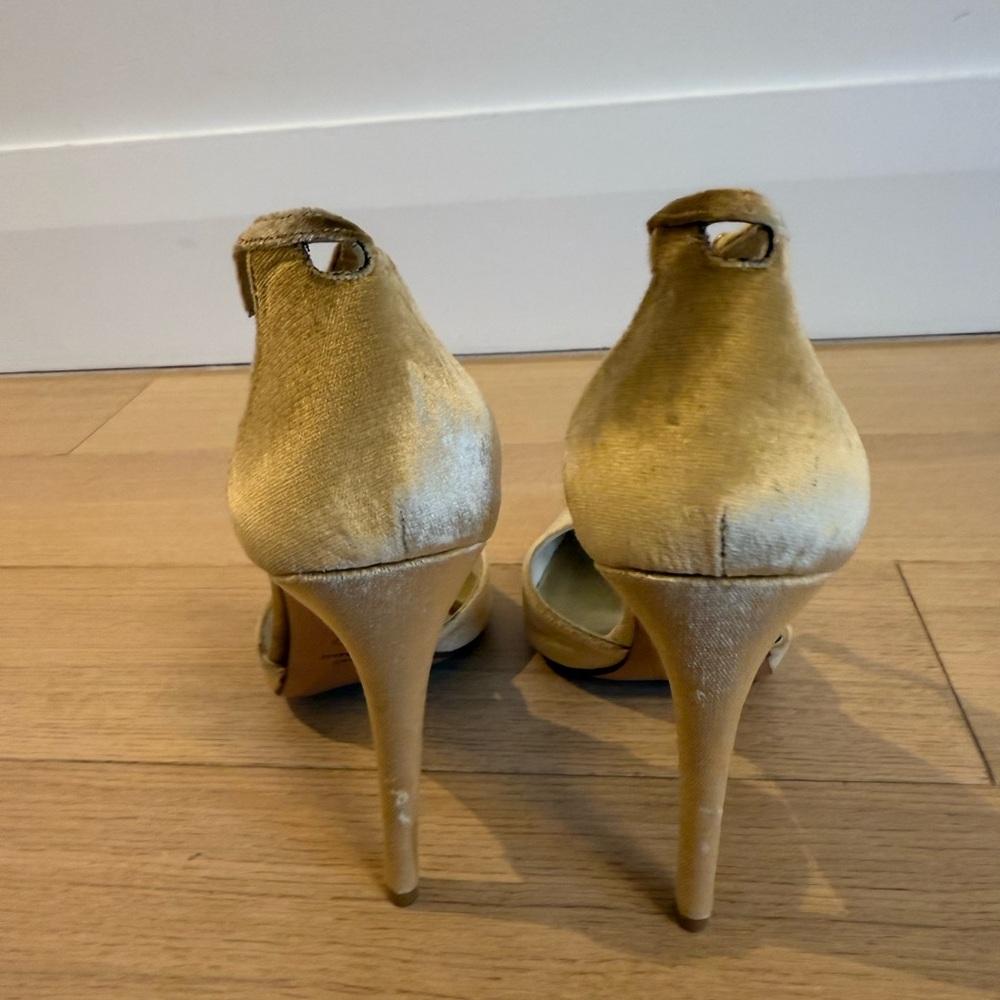 Stuart Weitzman Gold Women's Heels - Picture 2 of 5